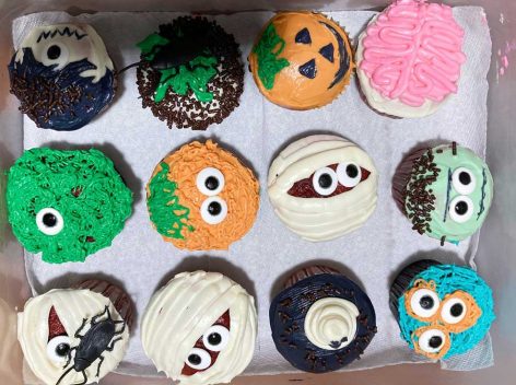 Cupcakes decorated as mummies, pumpkins, and monsters for Halloween